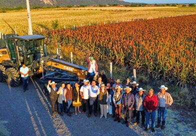Morelos impulsa el desarrollo rural con la entrega de maquinaria y el inicio de obras estratégicas como el camino de saca en Jantetelco para apoyar al sector agrícola.