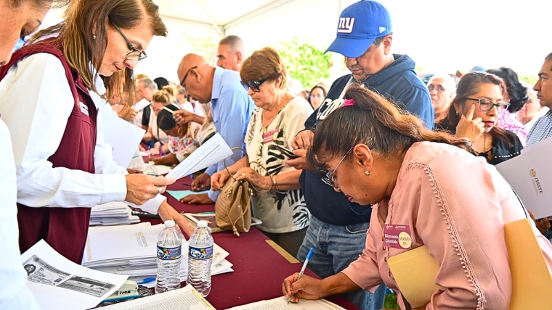 Gobierno federal y estatal impulsan esquema para regularizar créditos, aliviar deudas y garantizar patrimonio seguro a trabajadores públicos.